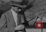 Immagine di Combinazione di revolver movie camera United States USA, 1935, secondo 20 filmato di repertorio 65675055177