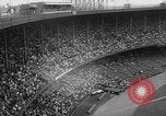 Standbild pro Fußballspiel 1960 Eagles gegen Browns Cleveland Ohio USA, 1960, aus Sekunde 6 historischem Filmmaterial Videoclip 65675055184