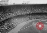 Standbild pro Fußballspiel 1960 Eagles gegen Browns Cleveland Ohio USA, 1960, aus Sekunde 9 historischem Filmmaterial Videoclip 65675055184