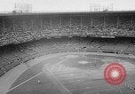 Standbild pro Fußballspiel 1960 Eagles gegen Browns Cleveland Ohio USA, 1960, aus Sekunde 11 historischem Filmmaterial Videoclip 65675055184