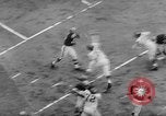 Standbild pro Fußballspiel 1960 Eagles gegen Browns Cleveland Ohio USA, 1960, aus Sekunde 16 historischem Filmmaterial Videoclip 65675055184