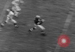 Standbild pro Fußballspiel 1960 Eagles gegen Browns Cleveland Ohio USA, 1960, aus Sekunde 18 historischem Filmmaterial Videoclip 65675055184