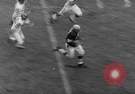 Standbild pro Fußballspiel 1960 Eagles gegen Browns Cleveland Ohio USA, 1960, aus Sekunde 21 historischem Filmmaterial Videoclip 65675055184