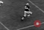 Standbild pro Fußballspiel 1960 Eagles gegen Browns Cleveland Ohio USA, 1960, aus Sekunde 24 historischem Filmmaterial Videoclip 65675055184