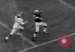 Standbild pro Fußballspiel 1960 Eagles gegen Browns Cleveland Ohio USA, 1960, aus Sekunde 25 historischem Filmmaterial Videoclip 65675055184