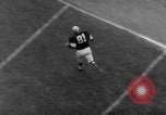 Standbild pro Fußballspiel 1960 Eagles gegen Browns Cleveland Ohio USA, 1960, aus Sekunde 27 historischem Filmmaterial Videoclip 65675055184