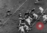 Standbild pro Fußballspiel 1960 Eagles gegen Browns Cleveland Ohio USA, 1960, aus Sekunde 31 historischem Filmmaterial Videoclip 65675055184