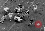 Standbild pro Fußballspiel 1960 Eagles gegen Browns Cleveland Ohio USA, 1960, aus Sekunde 33 historischem Filmmaterial Videoclip 65675055184