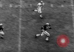 Standbild pro Fußballspiel 1960 Eagles gegen Browns Cleveland Ohio USA, 1960, aus Sekunde 37 historischem Filmmaterial Videoclip 65675055184