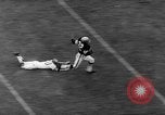 Standbild pro Fußballspiel 1960 Eagles gegen Browns Cleveland Ohio USA, 1960, aus Sekunde 40 historischem Filmmaterial Videoclip 65675055184
