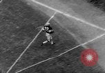 Standbild pro Fußballspiel 1960 Eagles gegen Browns Cleveland Ohio USA, 1960, aus Sekunde 43 historischem Filmmaterial Videoclip 65675055184