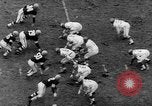 Standbild pro Fußballspiel 1960 Eagles gegen Browns Cleveland Ohio USA, 1960, aus Sekunde 48 historischem Filmmaterial Videoclip 65675055184