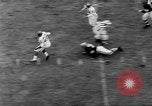Standbild pro Fußballspiel 1960 Eagles gegen Browns Cleveland Ohio USA, 1960, aus Sekunde 51 historischem Filmmaterial Videoclip 65675055184