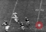 Standbild pro Fußballspiel 1960 Eagles gegen Browns Cleveland Ohio USA, 1960, aus Sekunde 54 historischem Filmmaterial Videoclip 65675055184