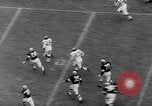 Standbild pro Fußballspiel 1960 Eagles gegen Browns Cleveland Ohio USA, 1960, aus Sekunde 55 historischem Filmmaterial Videoclip 65675055184