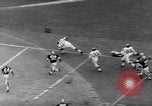 Standbild pro Fußballspiel 1960 Eagles gegen Browns Cleveland Ohio USA, 1960, aus Sekunde 58 historischem Filmmaterial Videoclip 65675055184