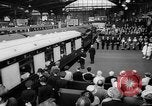 Immagine di Queen Elizabeth Londra Inghilterra Regno Unito, 1963, secondo 6 filmato di repertorio 65675055204