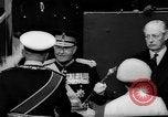 Immagine di Queen Elizabeth Londra Inghilterra Regno Unito, 1963, secondo 25 filmato di repertorio 65675055204