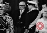 Immagine di Queen Elizabeth Londra Inghilterra Regno Unito, 1963, secondo 34 filmato di repertorio 65675055204