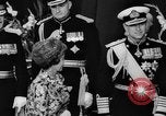 Immagine di Queen Elizabeth Londra Inghilterra Regno Unito, 1963, secondo 45 filmato di repertorio 65675055204