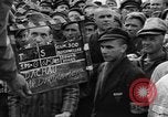 Image interview de prisonniers Dachau Allemagne, 1945, de la seconde 9 séquences d'archives historiques vidéo 65675055225