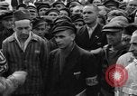 Image interview de prisonniers Dachau Allemagne, 1945, de la seconde 15 séquences d'archives historiques vidéo 65675055226