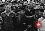 Image interview de prisonniers Dachau Allemagne, 1945, de la seconde 22 séquences d'archives historiques vidéo 65675055226