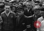 Image interview de prisonniers Dachau Allemagne, 1945, de la seconde 28 séquences d'archives historiques vidéo 65675055226