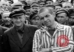 Image interview de prisonniers Dachau Allemagne, 1945, de la seconde 11 séquences d'archives historiques vidéo 65675055227