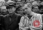 Image interview de prisonniers Dachau Allemagne, 1945, de la seconde 22 séquences d'archives historiques vidéo 65675055227