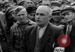 Image interview de prisonnier Dachau Allemagne, 1945, de la seconde 31 séquences d'archives historiques vidéo 65675055228