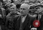 Image interview de prisonnier Dachau Allemagne, 1945, de la seconde 33 séquences d'archives historiques vidéo 65675055228