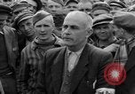 Image interview de prisonnier Dachau Allemagne, 1945, de la seconde 35 séquences d'archives historiques vidéo 65675055228