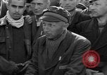 Image Entrevue du prisonnier Dachau Allemagne, 1945, de la seconde 18 séquences d'archives historiques vidéo 65675055230