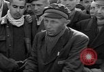 Image Entrevue du prisonnier Dachau Allemagne, 1945, de la seconde 27 séquences d'archives historiques vidéo 65675055230