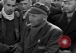 Image Entrevue du prisonnier Dachau Allemagne, 1945, de la seconde 61 séquences d'archives historiques vidéo 65675055230