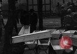 Immagine di Civili tedeschi seppelliscono le vittime Neunburg Germania, 1945, secondo 7 filmato di repertorio 65675055248