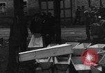Immagine di Civili tedeschi seppelliscono le vittime Neunburg Germania, 1945, secondo 10 filmato di repertorio 65675055248