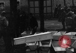 Immagine di Civili tedeschi seppelliscono le vittime Neunburg Germania, 1945, secondo 11 filmato di repertorio 65675055248