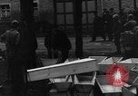 Immagine di Civili tedeschi seppelliscono le vittime Neunburg Germania, 1945, secondo 12 filmato di repertorio 65675055248