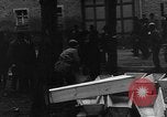 Immagine di Civili tedeschi seppelliscono le vittime Neunburg Germania, 1945, secondo 15 filmato di repertorio 65675055248