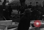 Immagine di Civili tedeschi seppelliscono le vittime Neunburg Germania, 1945, secondo 25 filmato di repertorio 65675055248