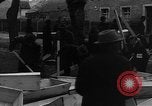 Immagine di Civili tedeschi seppelliscono le vittime Neunburg Germania, 1945, secondo 27 filmato di repertorio 65675055248