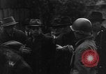 Immagine di Civili tedeschi seppelliscono le vittime Neunburg Germania, 1945, secondo 37 filmato di repertorio 65675055248