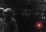 Immagine di Civili tedeschi seppelliscono le vittime Neunburg Germania, 1945, secondo 41 filmato di repertorio 65675055248