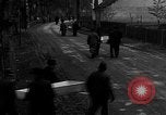 Immagine di Civili tedeschi seppelliscono le vittime Neunburg Germania, 1945, secondo 58 filmato di repertorio 65675055248