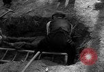 Immagine di I civili tedeschi esumano gli ebrei assassinati Neunburg Germania, 1945, secondo 48 filmato di repertorio 65675055251