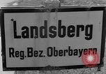 Immagine di Corpi morti Landsberg Germania, 1945, secondo 4 filmato di repertorio 65675055255