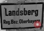 Immagine di Corpi morti Landsberg Germania, 1945, secondo 6 filmato di repertorio 65675055255