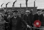 Immagine di Corpi morti Landsberg Germania, 1945, secondo 20 filmato di repertorio 65675055255